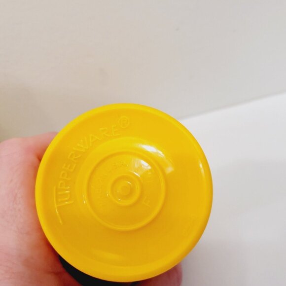 2 Vtg Mini Tupperware Tumblers Cups Yellow #1251 - Picture 5 of 5